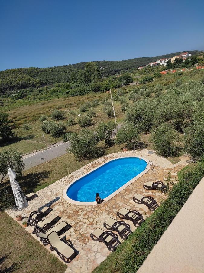 Apartment Arba 1 With Heated Pool Rab Town Exterior foto